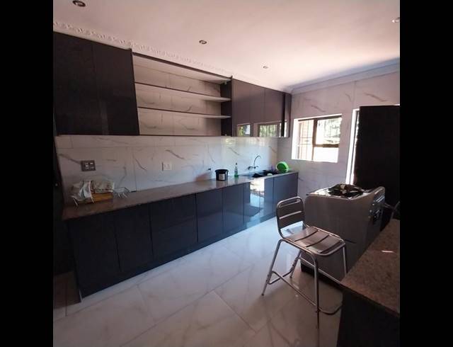 5 BEDROOM HOUSE FOR SALE IN SUNWARD PARK